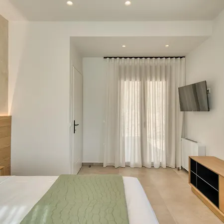 Willa Elena's Sunset Pirgiotika