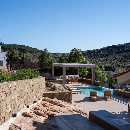 Willa Elena's Sunset Pirgiotika