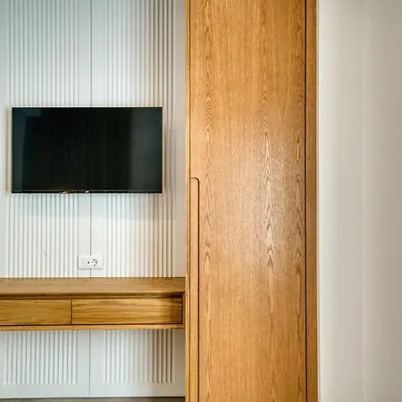 Elena's Sunset Willa